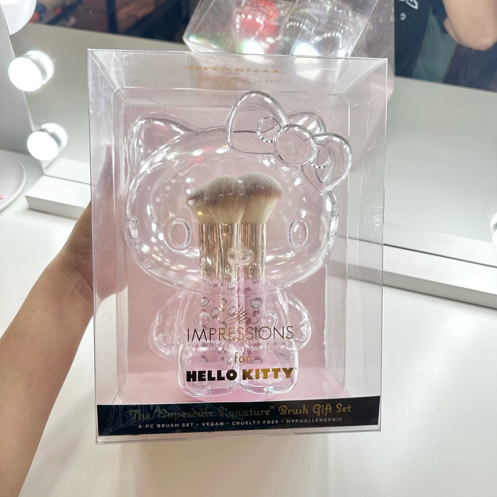 Hello Kitty Impression Vanity 6 Piece Brush Set